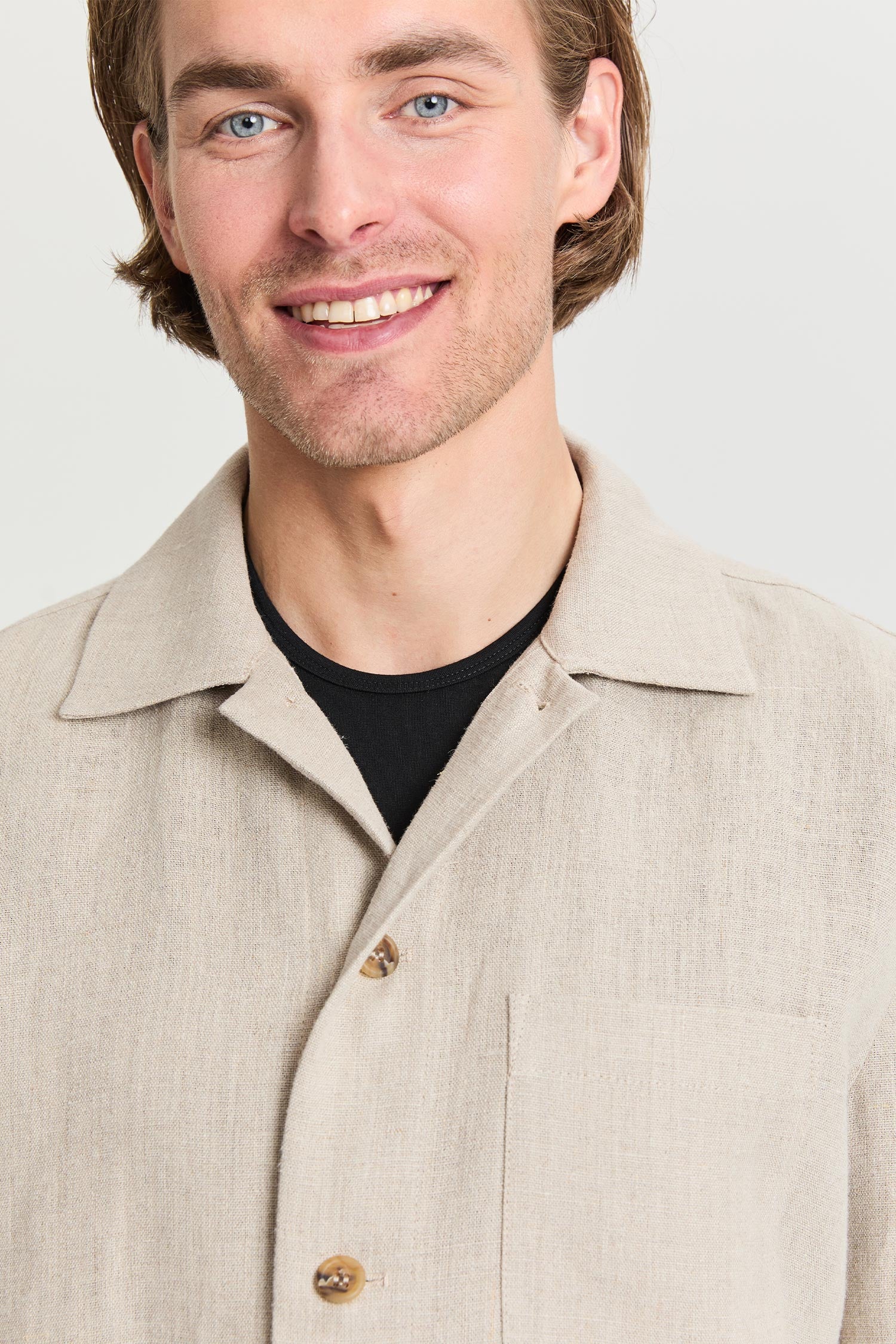Jesse pellava paitatakki